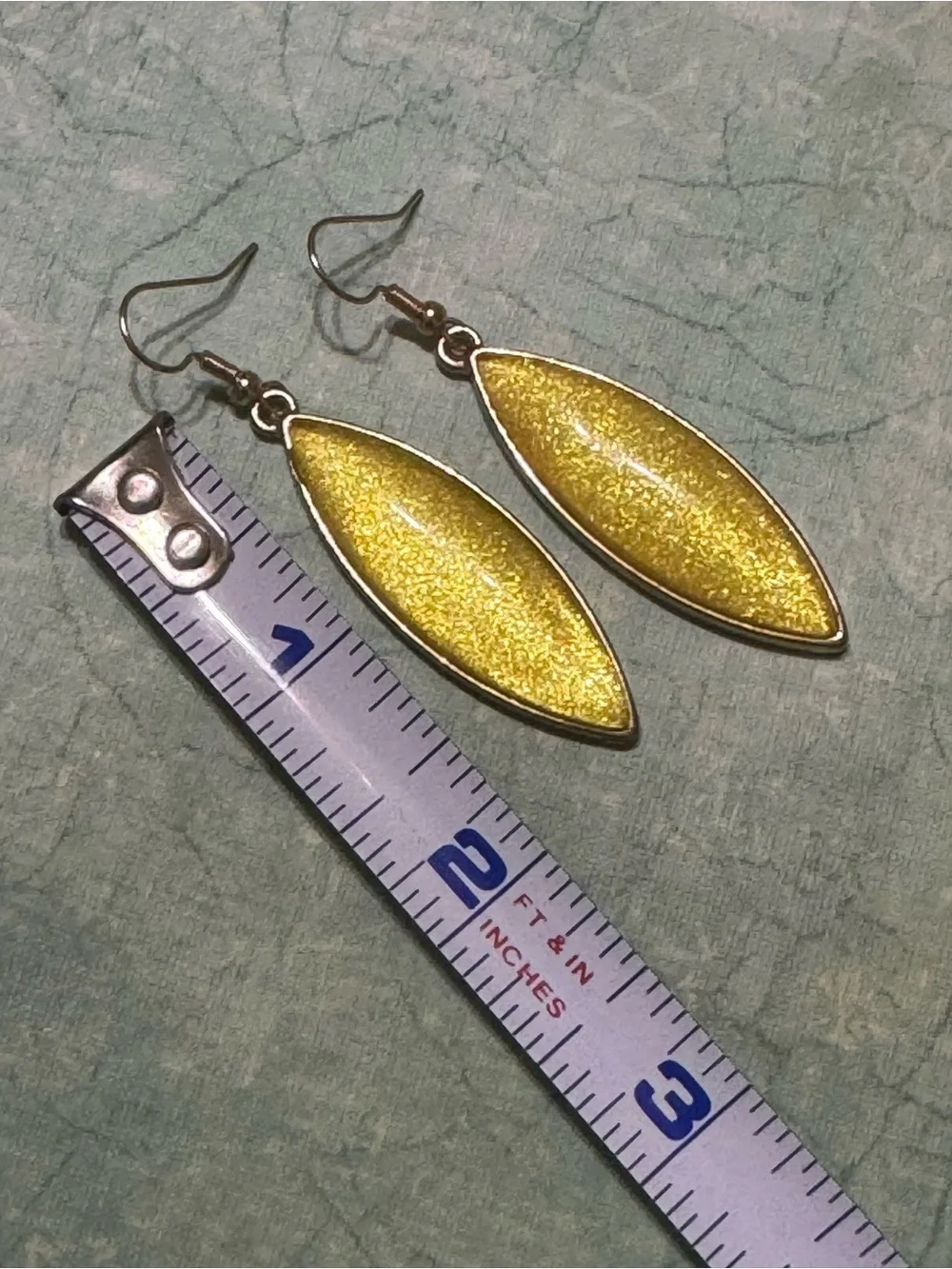 SPARKLY GOLD TONE EARRINGS
